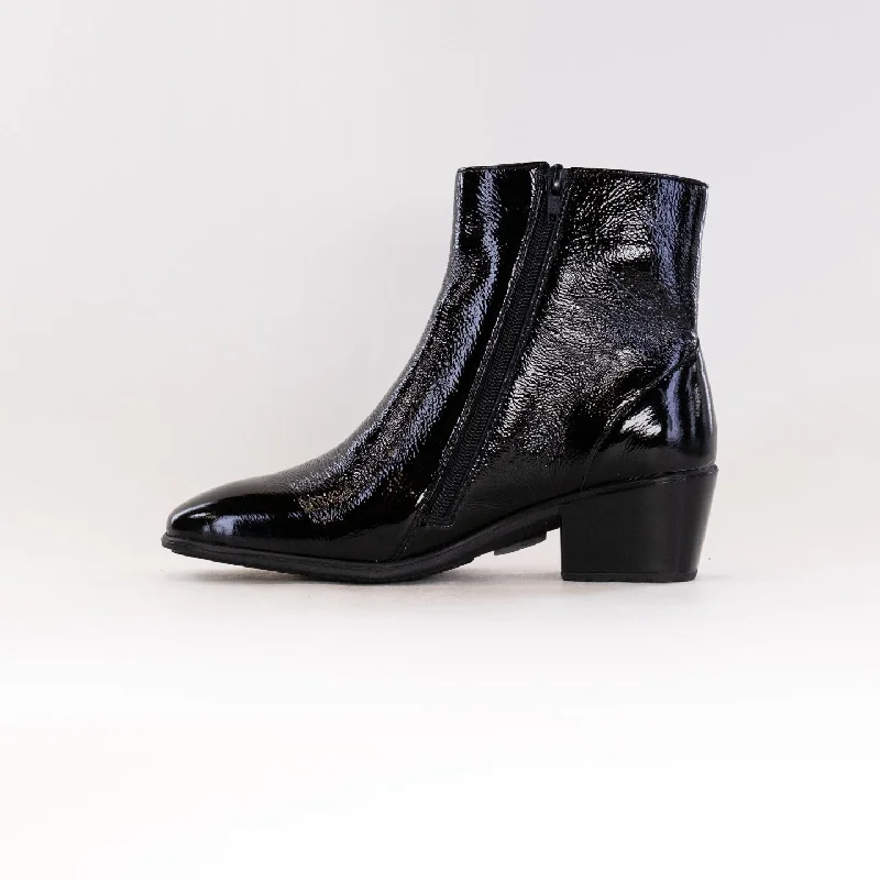 Naot Goodie (Women's) - Black Crinkle Patent Leather