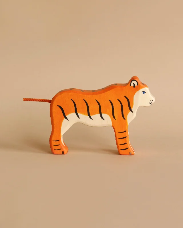 Holztiger Tiger, Standing