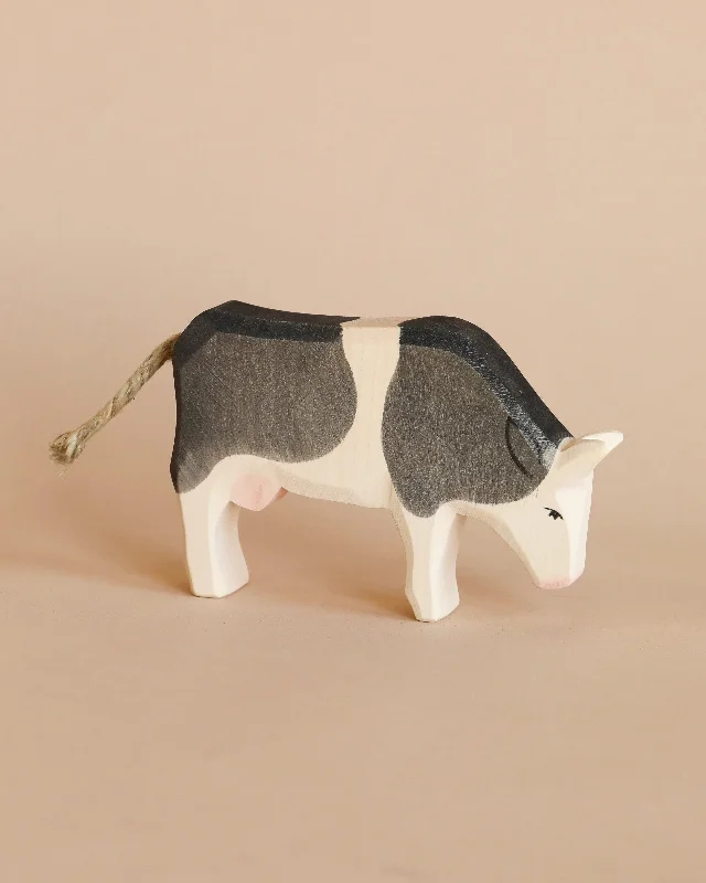 Ostheimer Cow - Black & White - Eating